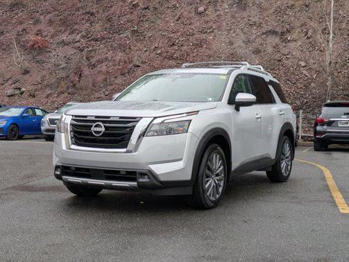 2025 Nissan Pathfinder SL 4WD
