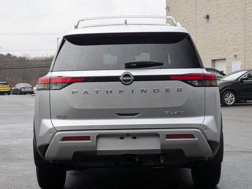 2025 Nissan Pathfinder SL 4WD