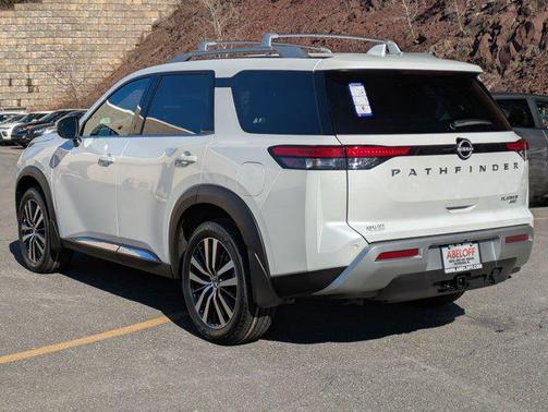 2025 Nissan Pathfinder Platinum 4WD