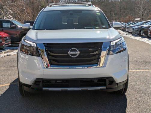 2025 Nissan Pathfinder Platinum 4WD