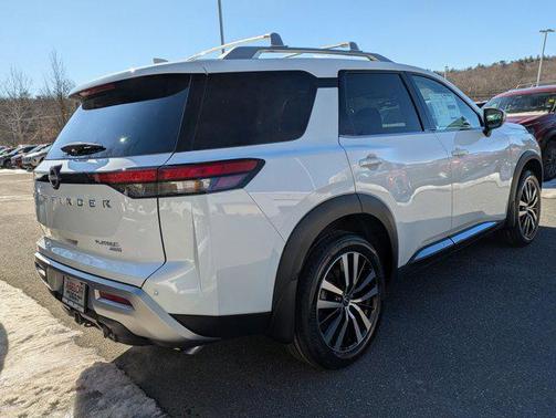 2025 Nissan Pathfinder Platinum 4WD