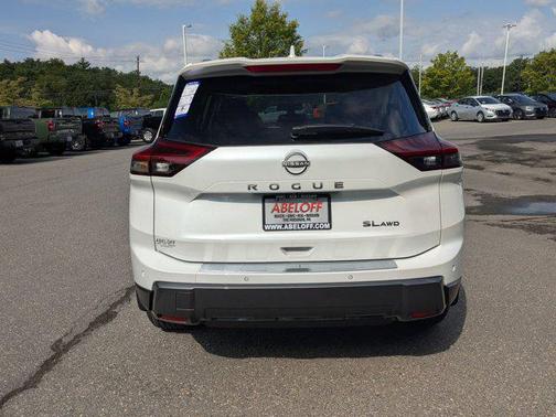 2025 Nissan Rogue SL