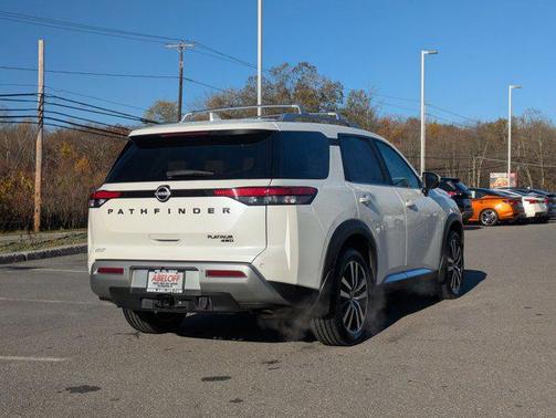 2024 Nissan Pathfinder Platinum 4WD