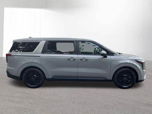 Ceramic Silver 2027 Kia Carnival LXS