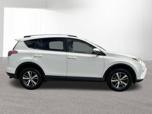 Super White 2016 Toyota RAV4 XLE