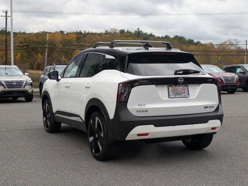2026 Nissan Kicks SR
