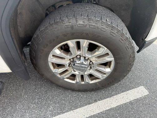 White Frost Tricoat 2023 GMC Sierra 2500 Denali
