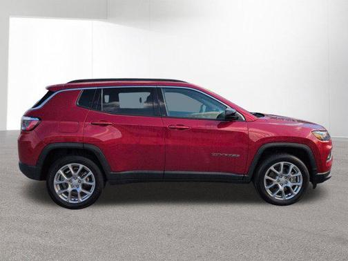 Red Hot Pearlcoat 2024 Jeep Compass Latitude Lux