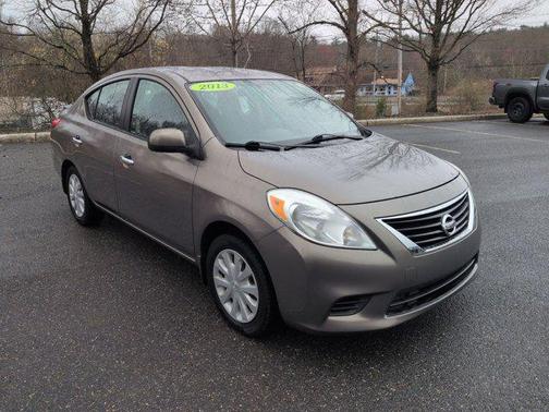 Titanium Metallic 2013 Nissan Versa 1.6 S