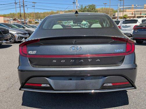 2020 Hyundai SONATA Hybrid SE