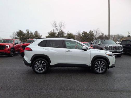 2024 Toyota Corolla Cross XLE