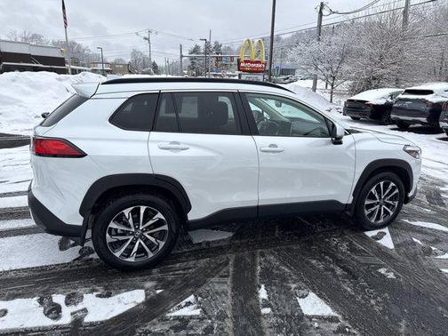 2024 Toyota Corolla Cross XLE