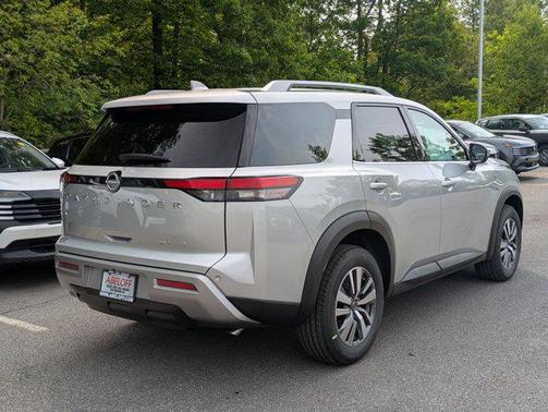 2025 Nissan Pathfinder SL 4WD