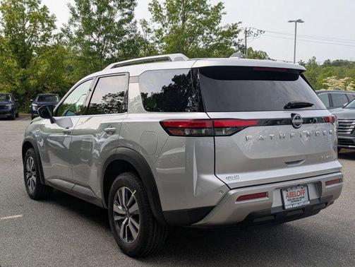 2025 Nissan Pathfinder SL 4WD