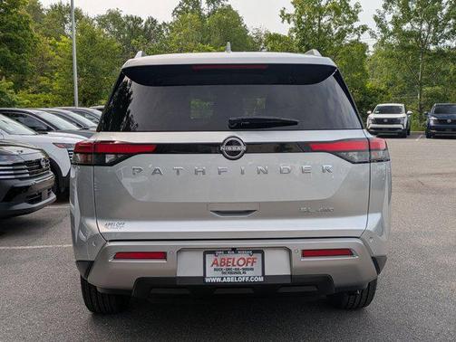 2025 Nissan Pathfinder SL 4WD