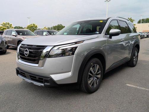 2025 Nissan Pathfinder SL 4WD