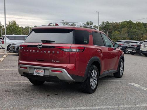2023 Nissan Pathfinder SL 4WD