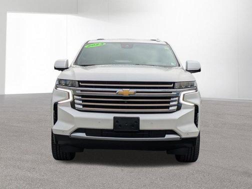 Iridescent Pearl Tricoat 2023 Chevrolet Suburban 4WD High Country