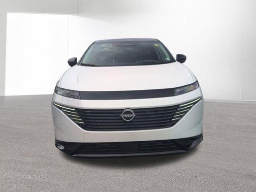 Everest White Pearl Tricoat/Super Black 2026 Nissan Murano Platinum