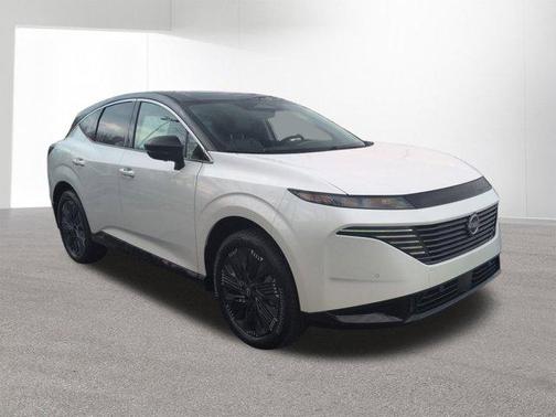 Everest White Pearl Tricoat/Super Black 2026 Nissan Murano Platinum