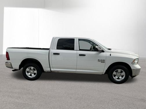 Bright White Clearcoat 2023 RAM 1500 Classic SLT