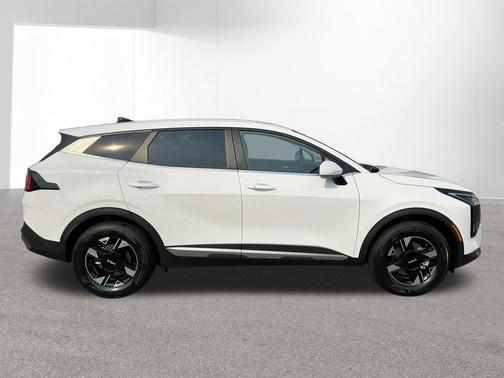 Glacial White Pearl 2026 Kia Sportage LX
