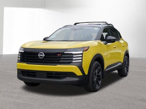 Yuzu Yellow Metallic/Super Black 2026 Nissan Kicks SR