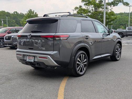 2025 Nissan Pathfinder Platinum 4WD