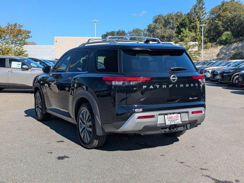 2022 Nissan Pathfinder SL 4WD