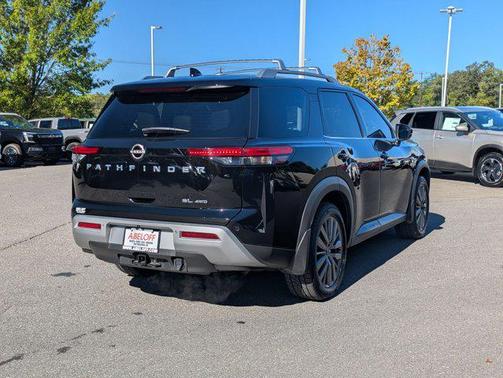 2022 Nissan Pathfinder SL 4WD