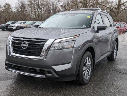 2025 Nissan Pathfinder SL 4WD