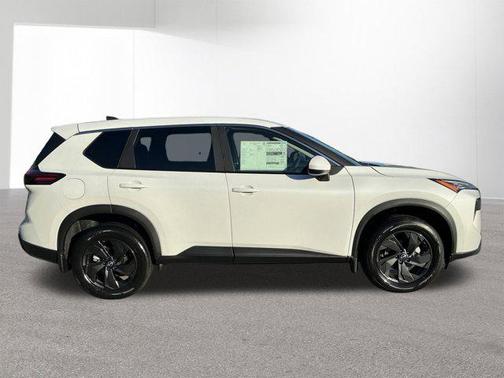 Everest White Pearl Tricoat 2026 Nissan Rogue SV