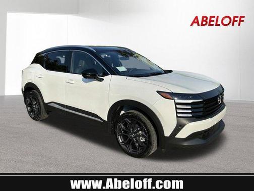 Aspen White Tricoat/Super Black 2026 Nissan Kicks SR