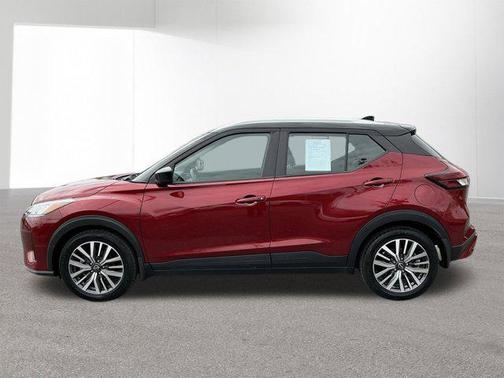 Scarlet Ember Tintcoat/Super Black 2023 Nissan Kicks SV