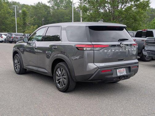 2022 Nissan Pathfinder S 4WD