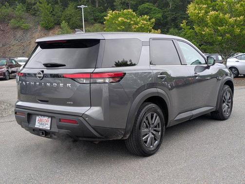 2022 Nissan Pathfinder S 4WD