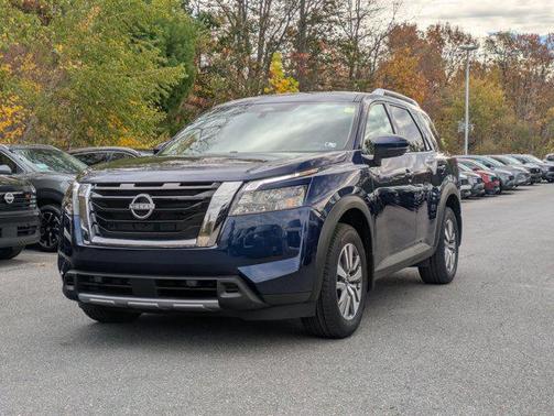2025 Nissan Pathfinder SL 4WD