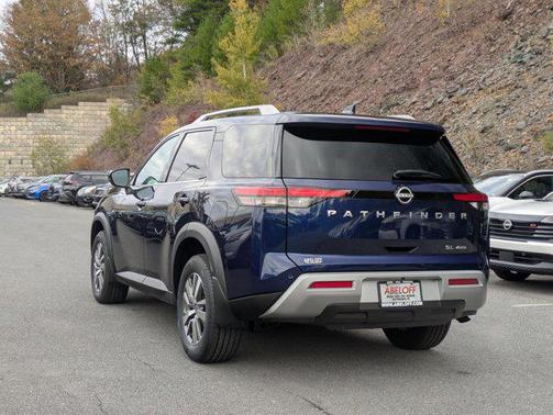 2025 Nissan Pathfinder SL 4WD