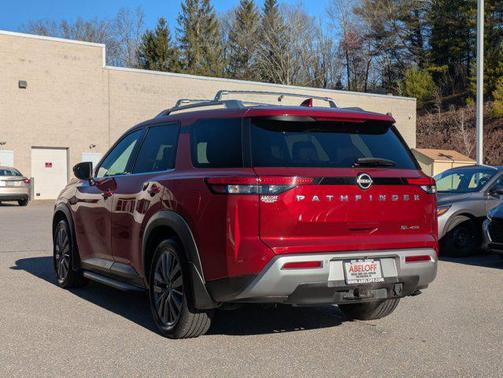 2022 Nissan Pathfinder SL 4WD