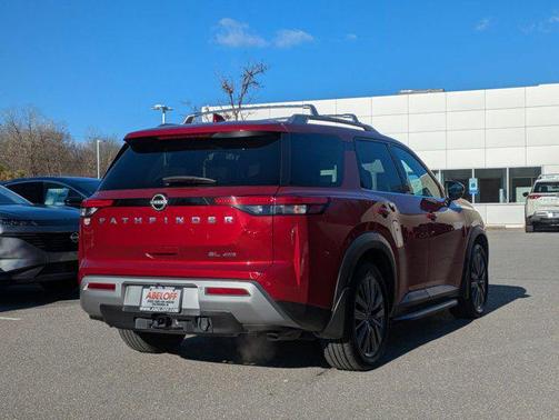2022 Nissan Pathfinder SL 4WD
