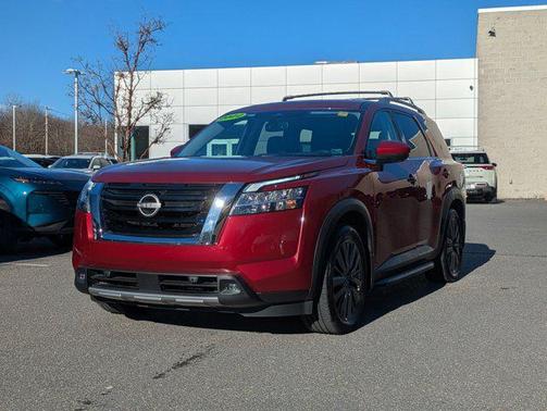 2022 Nissan Pathfinder SL 4WD