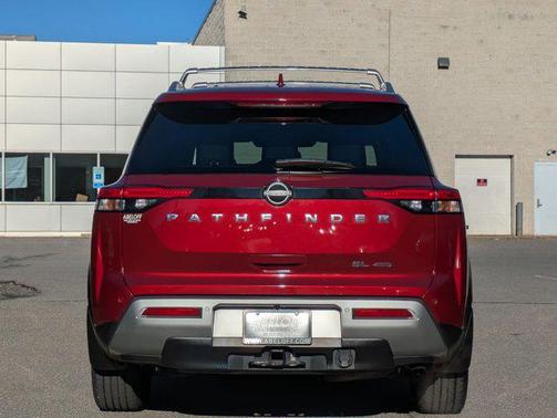 2022 Nissan Pathfinder SL 4WD