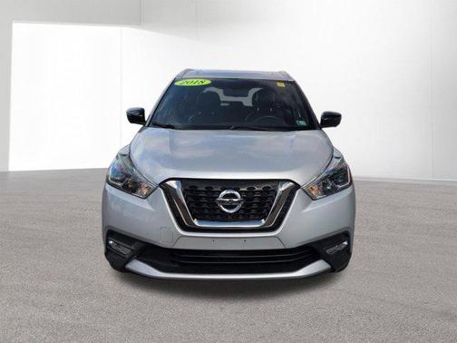 Brilliant Silver 2018 Nissan Kicks SR