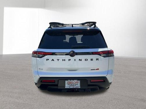 Everest White Pearl Tricoat/Super Black 2026 Nissan Pathfinder Rock Creek