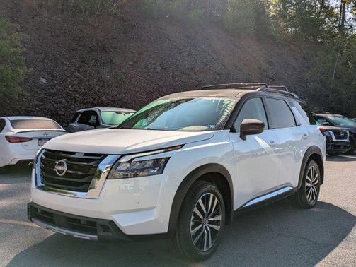 2025 Nissan Pathfinder Platinum 4WD