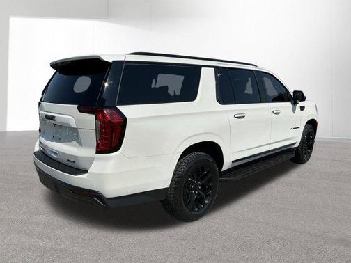 White Frost Tricoat 2022 GMC Yukon XL SLT