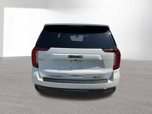 White Frost Tricoat 2022 GMC Yukon XL SLT