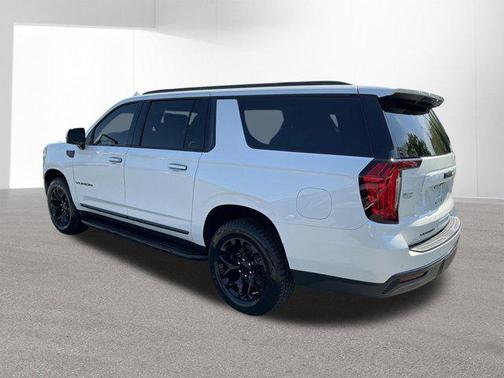 White Frost Tricoat 2022 GMC Yukon XL SLT