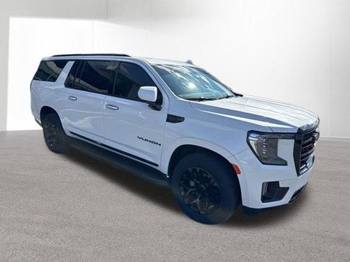 White Frost Tricoat 2022 GMC Yukon XL SLT