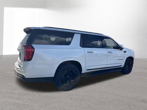 White Frost Tricoat 2022 GMC Yukon XL SLT